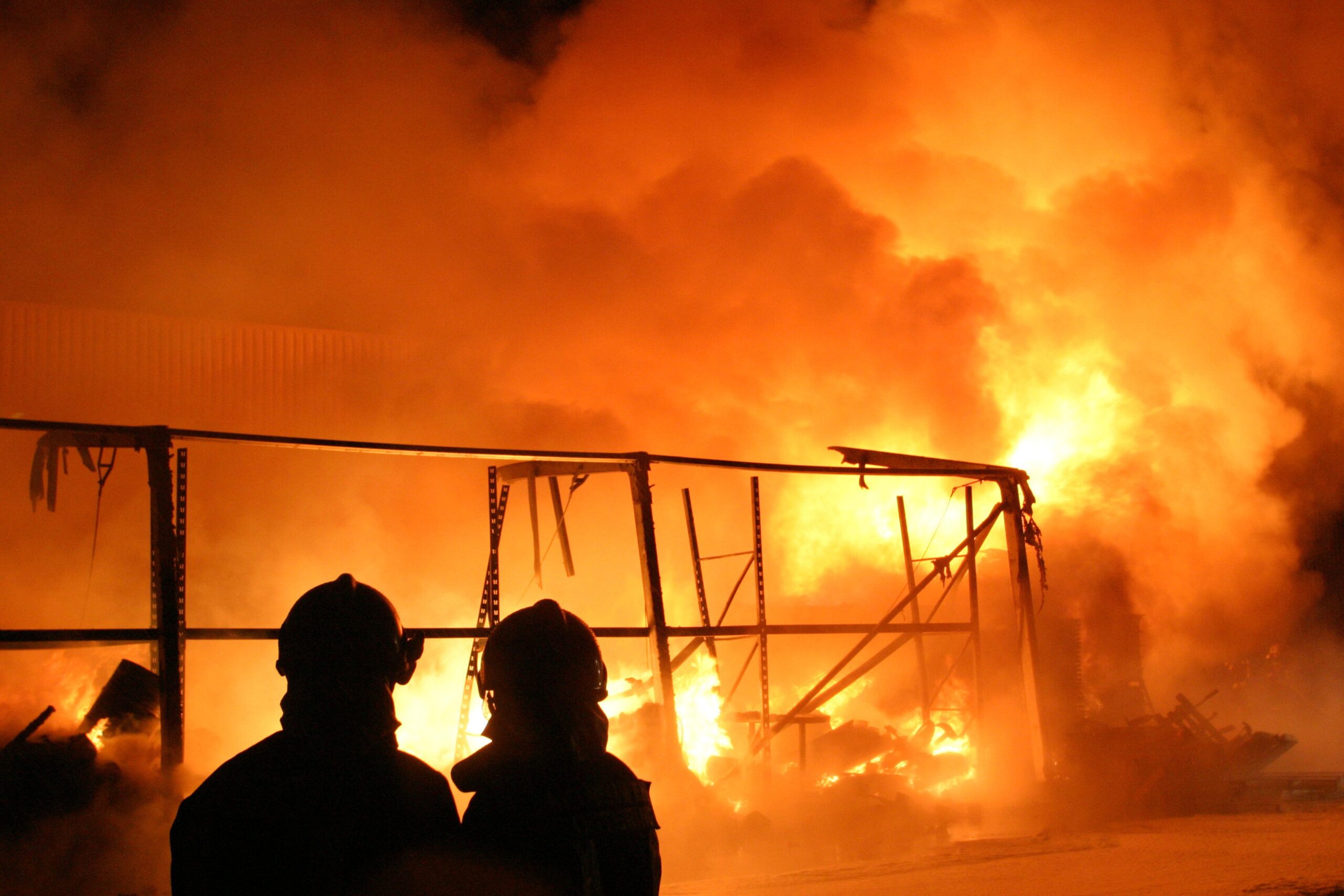 Feuerwehr- und Brandschutzkräfte bei einem Einsatz
